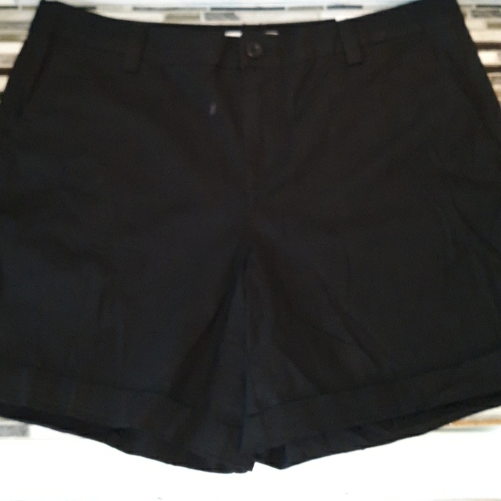 Liz Claiborne 10 black shorts nwt